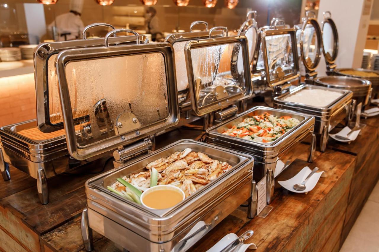 La Torre Resort All Inclusive Porto Seguro Dış mekan fotoğraf A chafing dish buffet